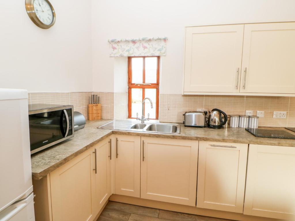 Dove Cottage, Brampton photo 4