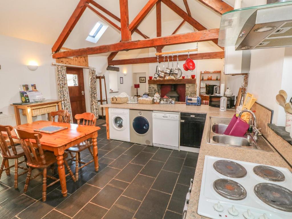 Beudy Bach, Llanddeiniolen photo 4