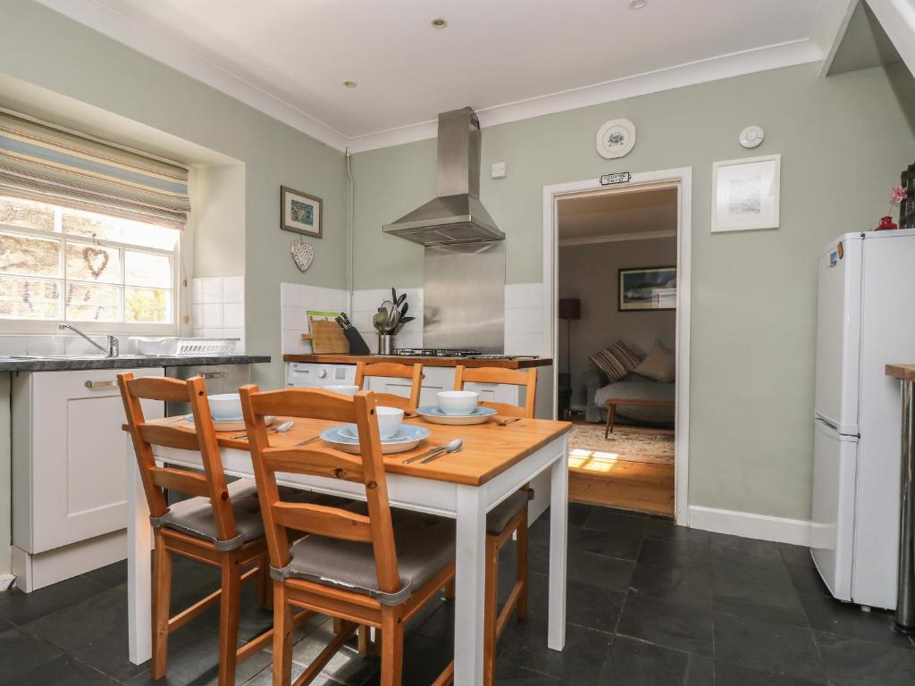 Primrose Cottage, Penryn photo 3