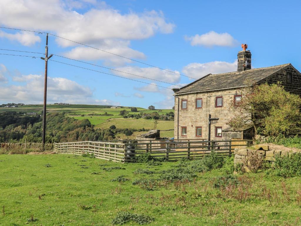 1 Horsehold Cottage
