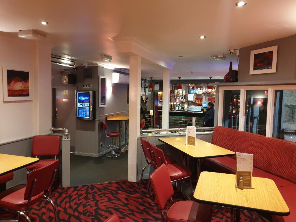 Commercial Hotel, Alness photo 6