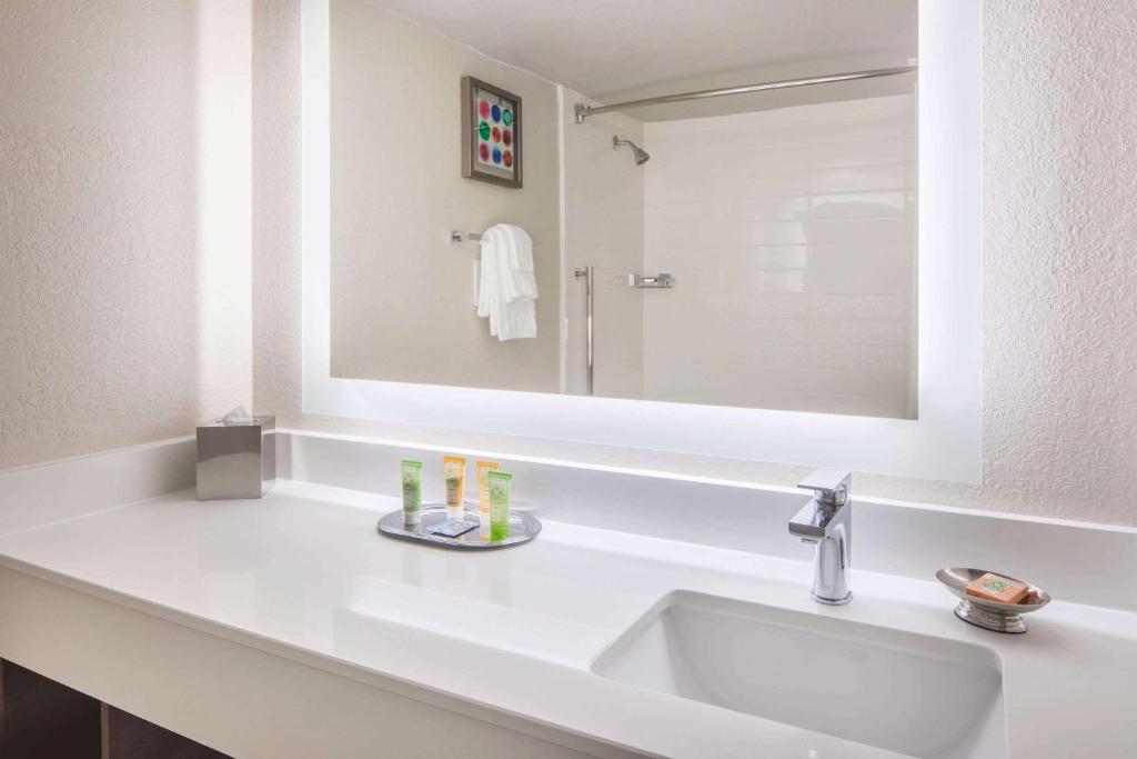 Wyndham Garden Marietta Atlanta North photo