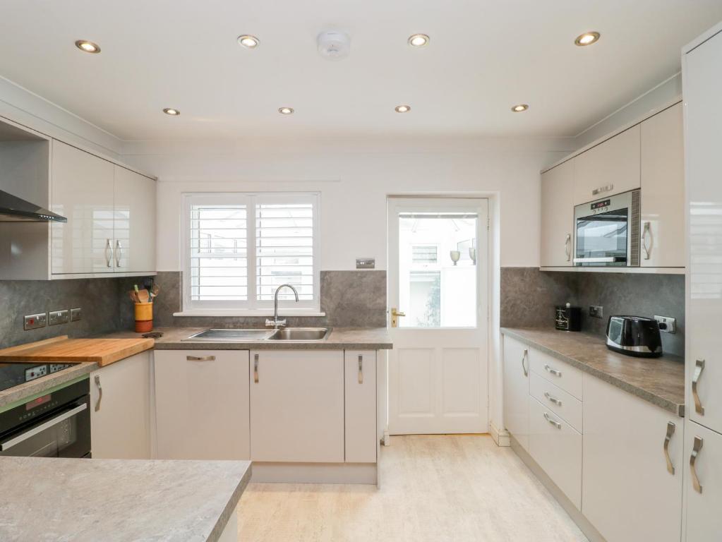 14 Lyme Mews, Seaton photo 5