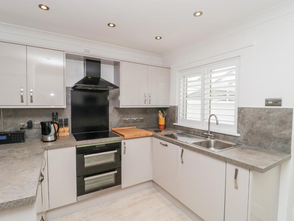 14 Lyme Mews, Seaton photo 8