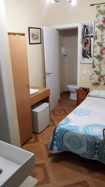Hostal Fuentesol photo