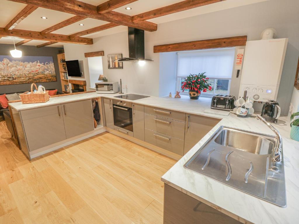 May Cottage, Snainton photo 4