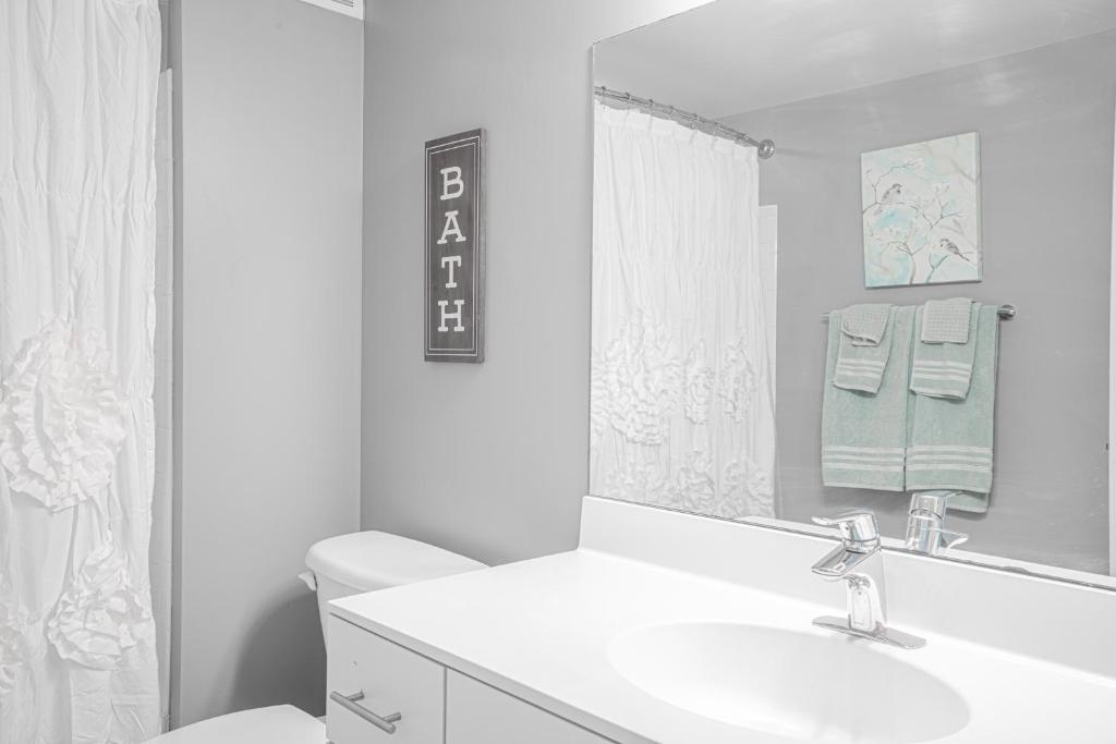 Heaven On Baltimore Downtown Fully Furnished Apartments photo