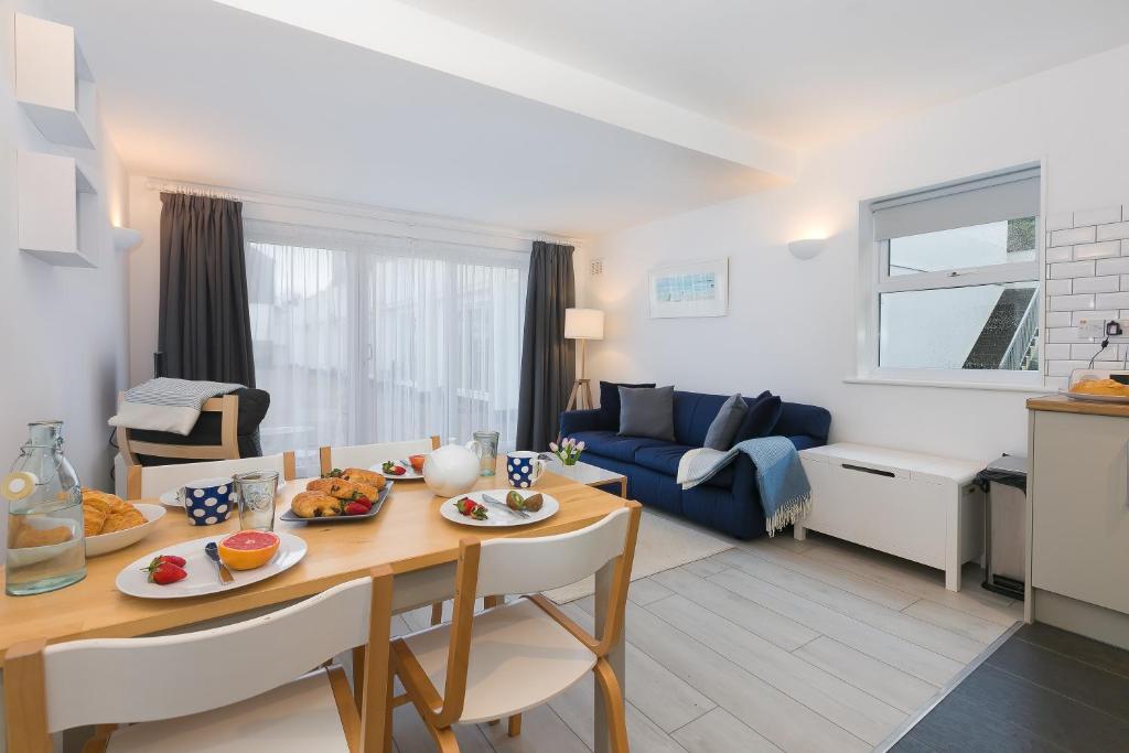 21 Carthew Court self-catering studio - pet-friendly stay in St Ives