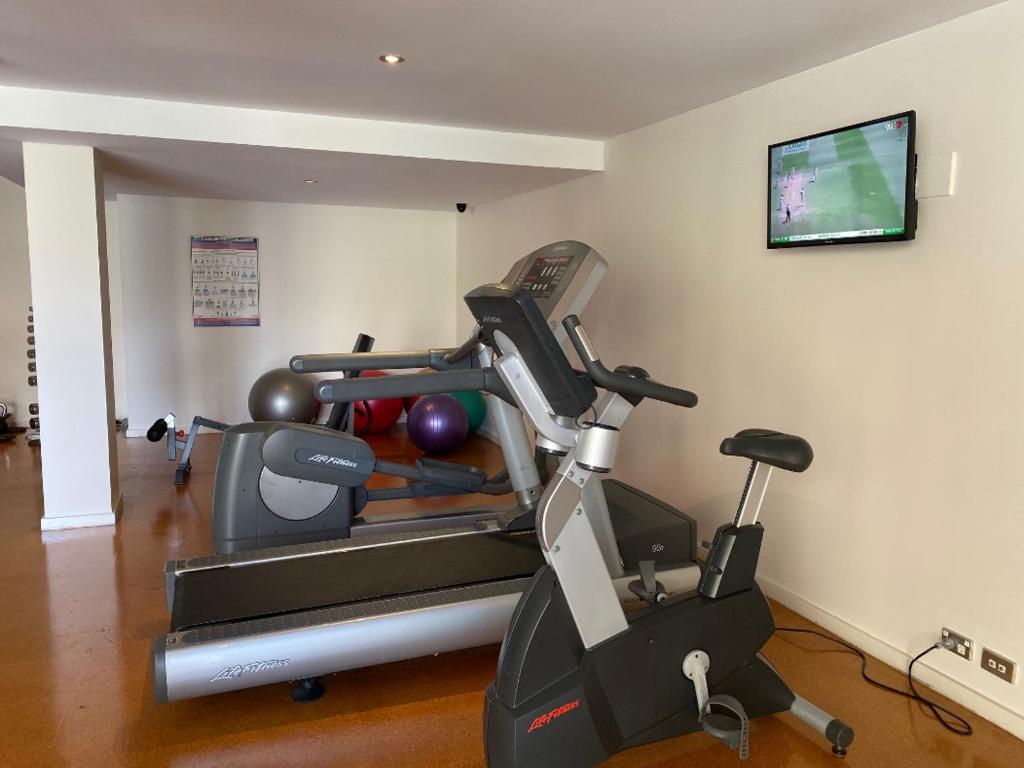 ARENA RESORT STYLE EXEC FREE NETFLIX WIFI WINE photo