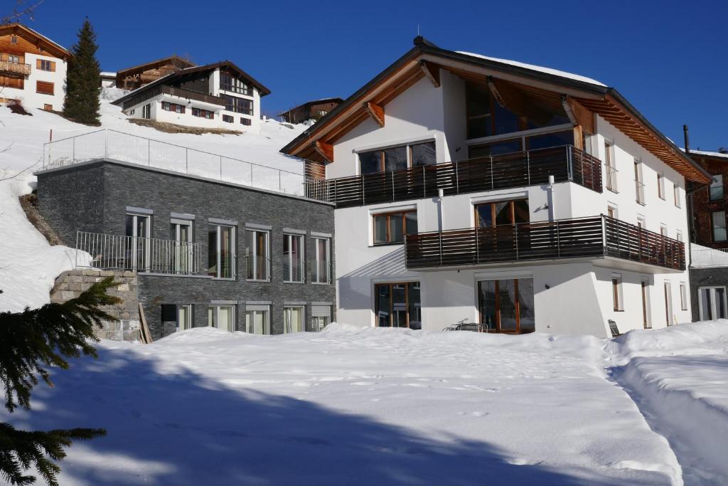Alpinikum Apartments — Hotel in Lech