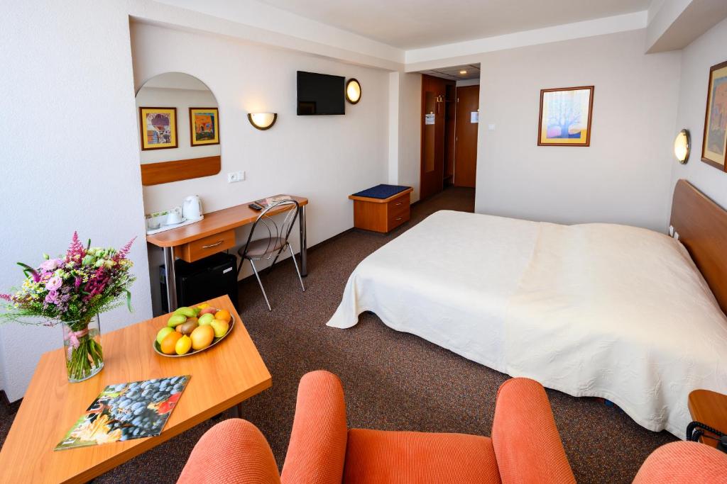 Hotel Lux photo
