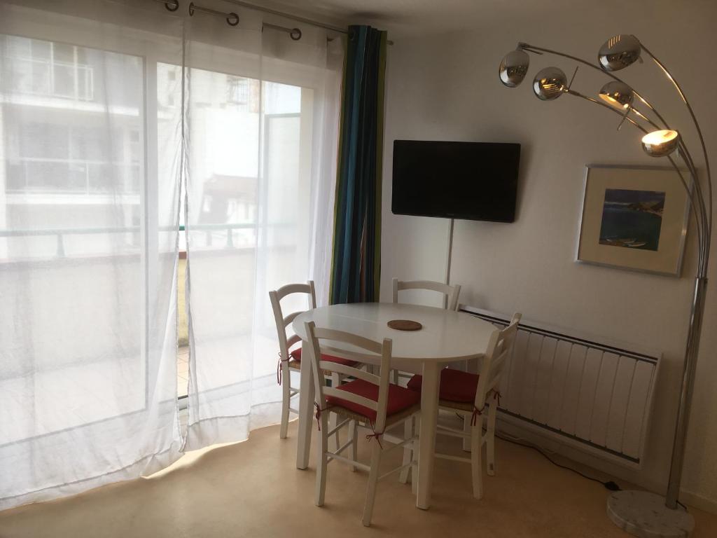 Duplex T4 idéalement situé entre la place du marché et le bord de mer - 3