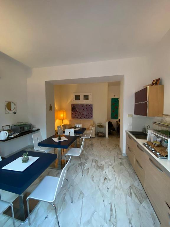 Shared lounge/TV area, B&B Mini Hotel Incity-close train station and port- in Salerno
