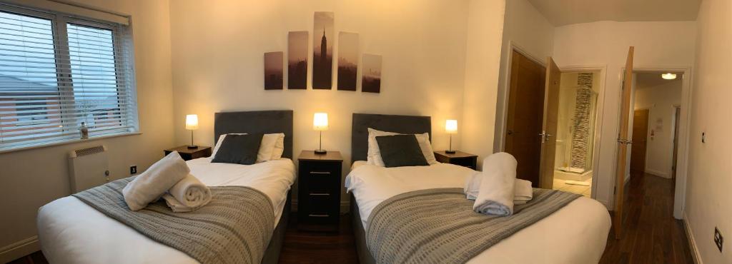Zen Quality Beautiful 2 Bedroom Apartment 4 single beds with Free Parking and Wifi close to Alexande photo