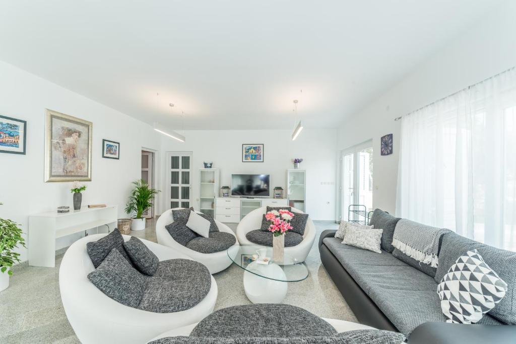 Vila Casa Nova near Queen Beach- by TA Leut Agency 전경