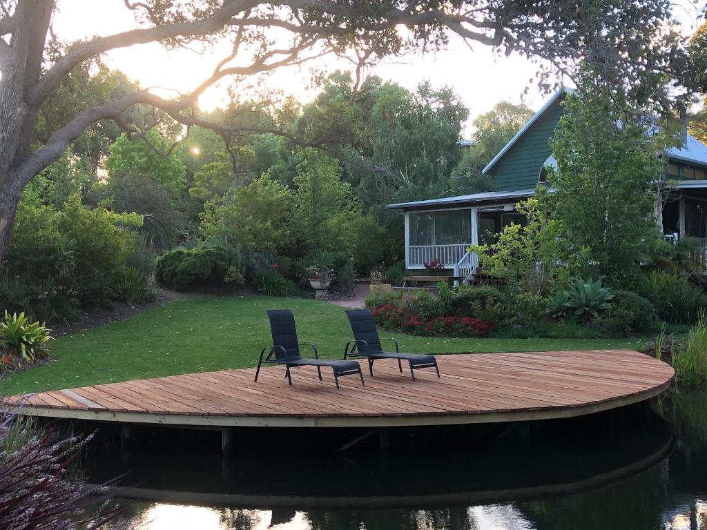 Lakeside Garden Chalet 전경