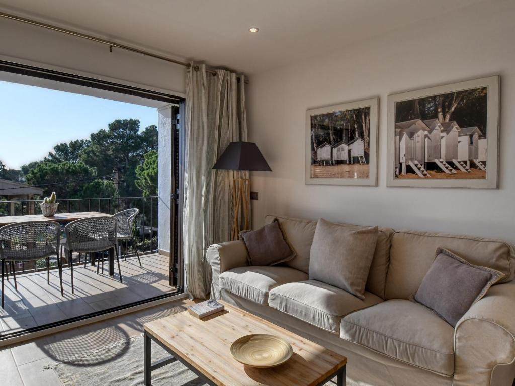 Refurbished apartment calella de pal. beach 250mts - 5