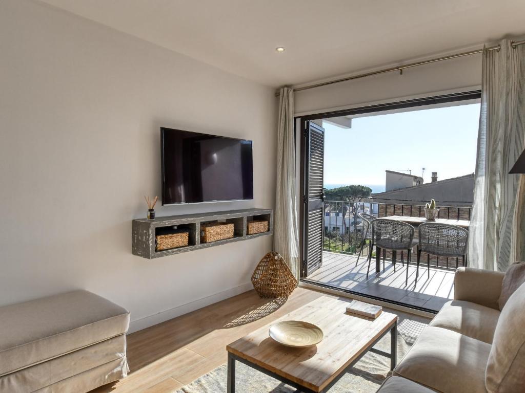 Refurbished apartment calella de pal. beach 250mts - 1