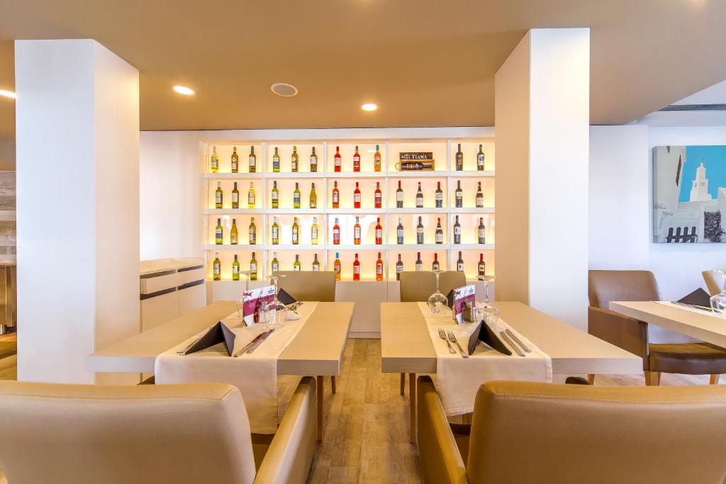 Marins Playa — Restauracje i bary in Cala Millor, Baleary