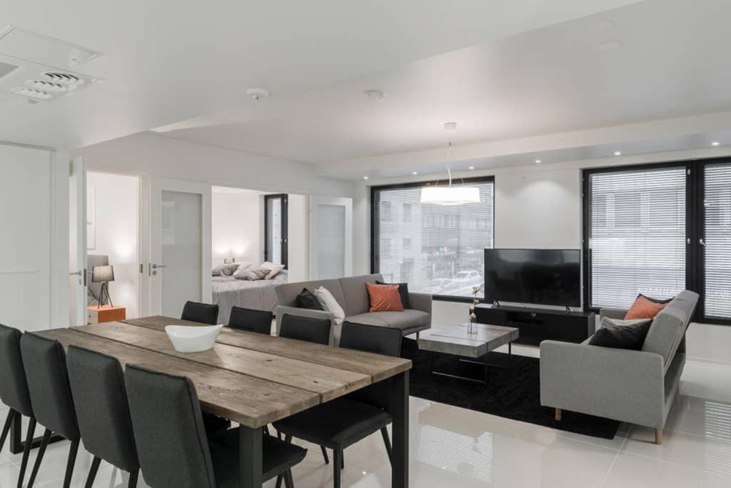 Sleek and Spacious 3 BR Apartment in City Centre, Helsinky