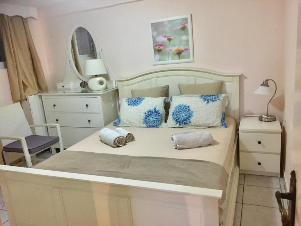 Apartment near airport and beach photo