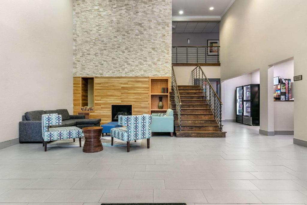 Clarion Pointe Columbus-Bradley Park photo