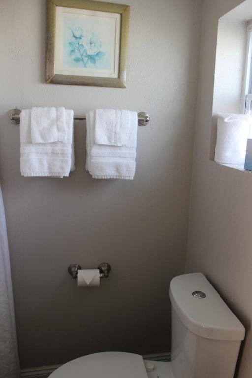 Shoreline Suites & Cabana Cottages – Beachfront photo