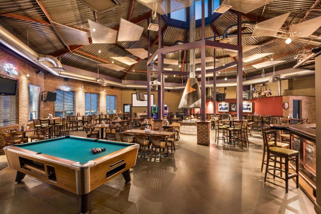 The Executive Royal Hotel Edmonton Airport Photo 9