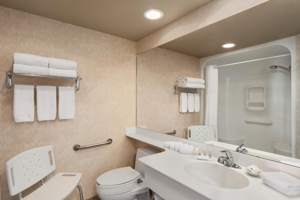 The Executive Royal Hotel Edmonton Airport Photo 15