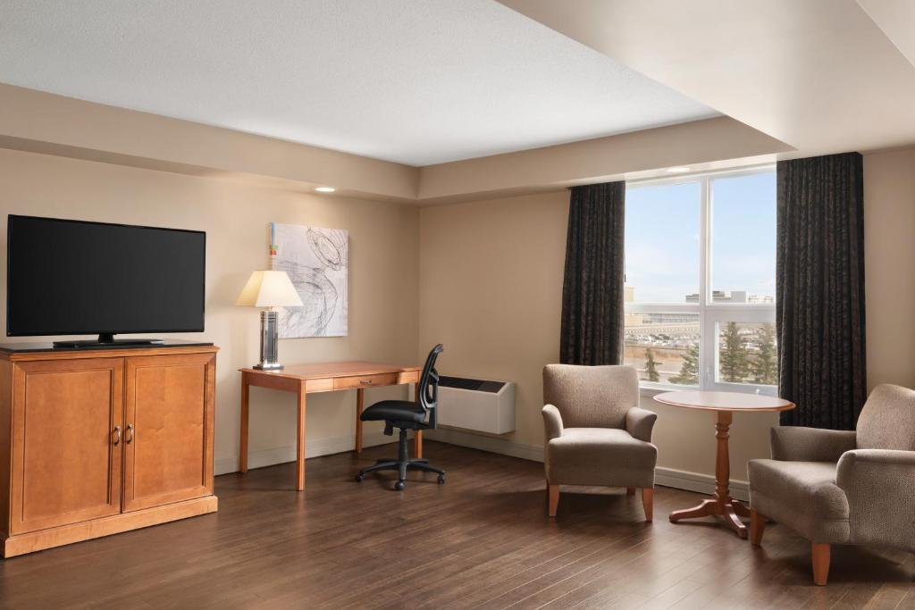 The Executive Royal Hotel Edmonton Airport Photo 20