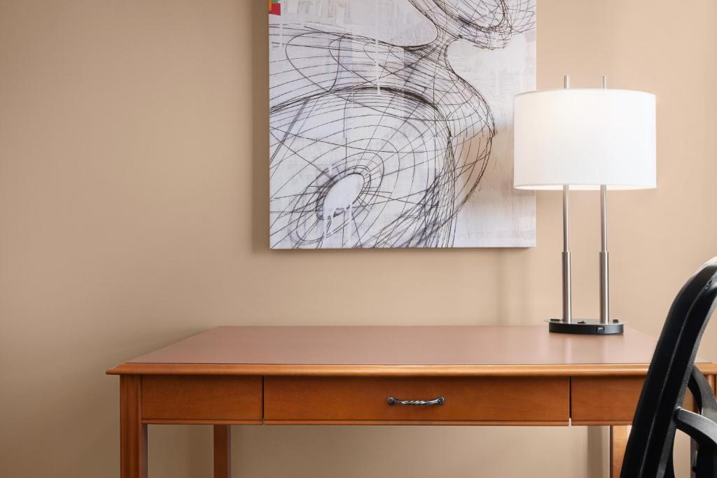 The Executive Royal Hotel Edmonton Airport Photo 25