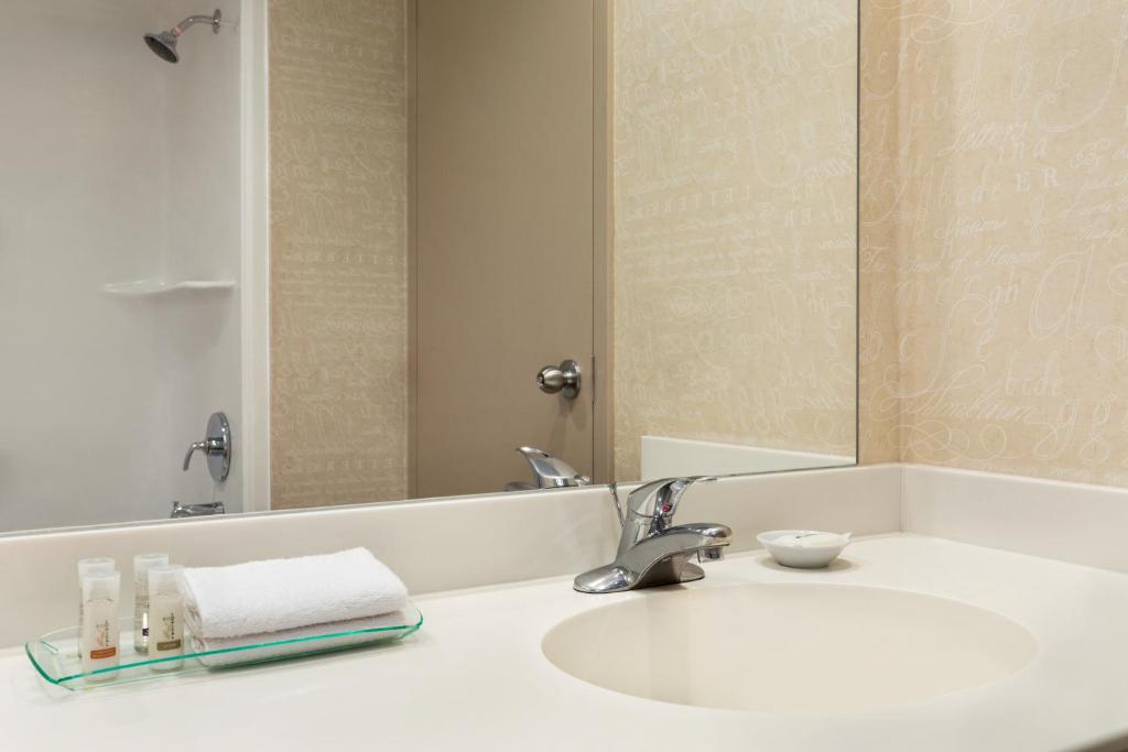 The Executive Royal Hotel Edmonton Airport Photo 36