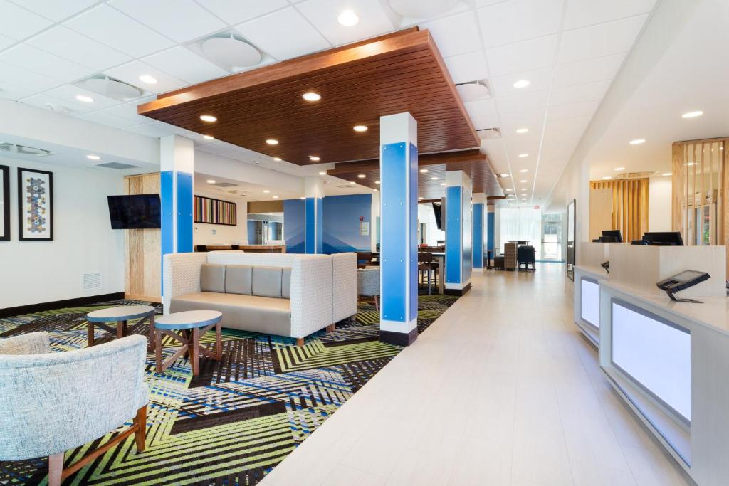 Holiday Inn Express & Suites Niceville - Eglin Area photo