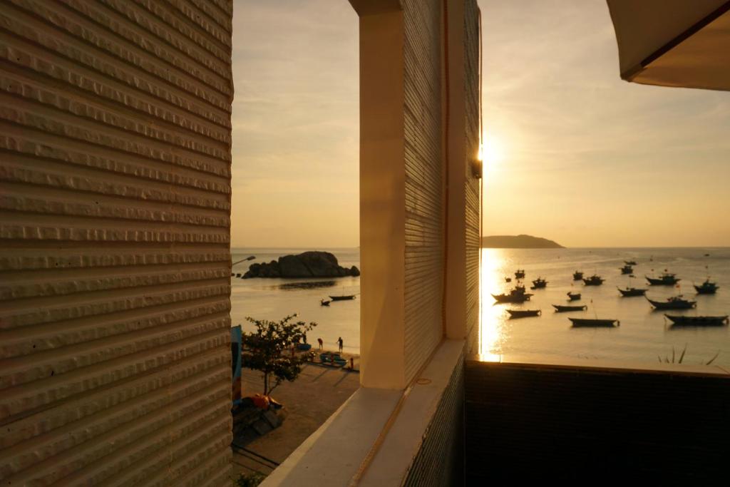 Monkey Homestay & Bar