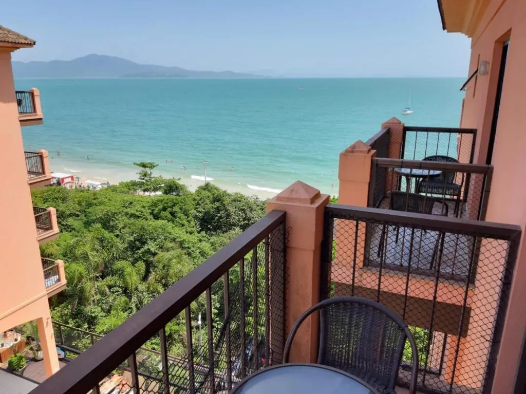 Jurerê Beach Village - Studio Lateral Luxo，位于弗洛里亚诺波利斯的酒店