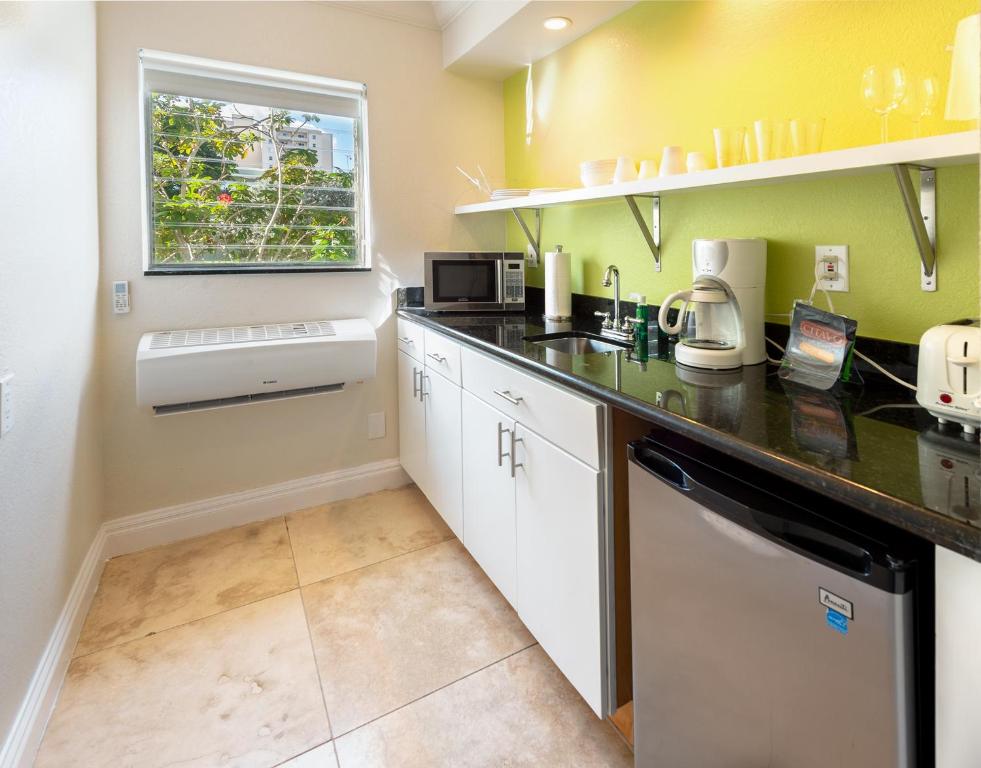 Kitchen, Victoria Park Hotel in Fort Lauderdale (FL)