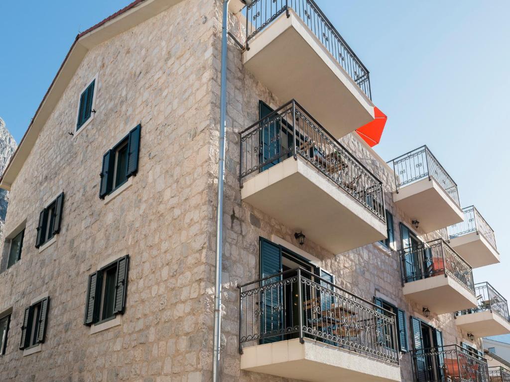 Apartments Windrose — Hotel in Kotor
