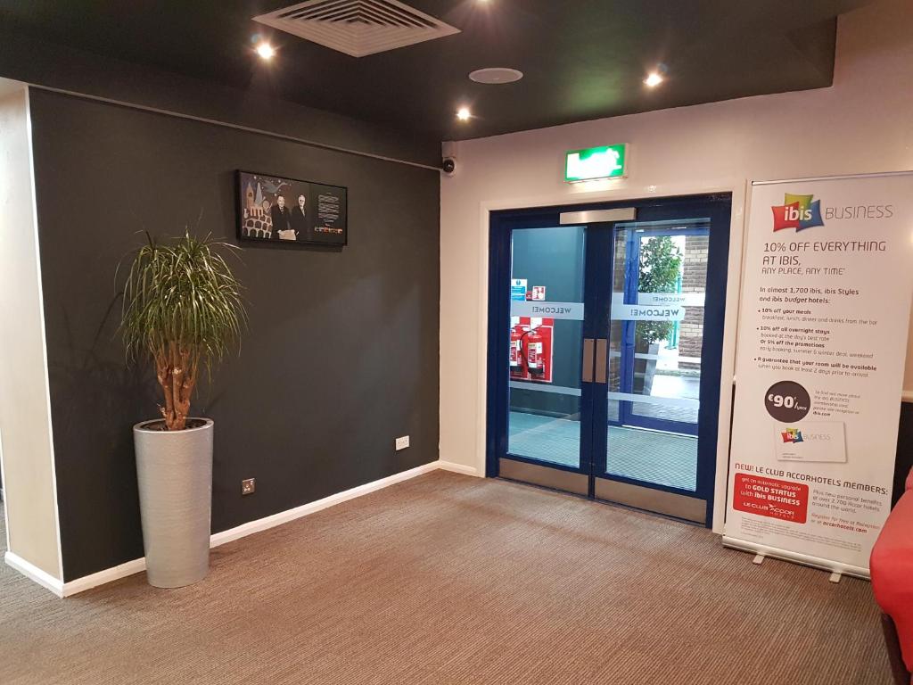 ibis Cardiff Gate - International Business Park photo
