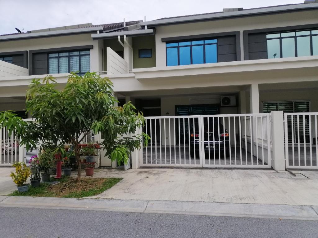 A&D Home-stay @Kota Warisan, Sepang (KLIA 15 min) photo