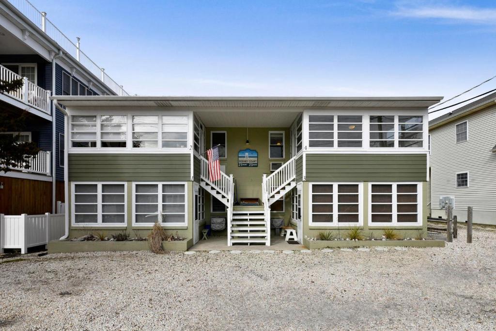 Vacation Rentals and Holiday homes in Dewey Beach, DE price from 8