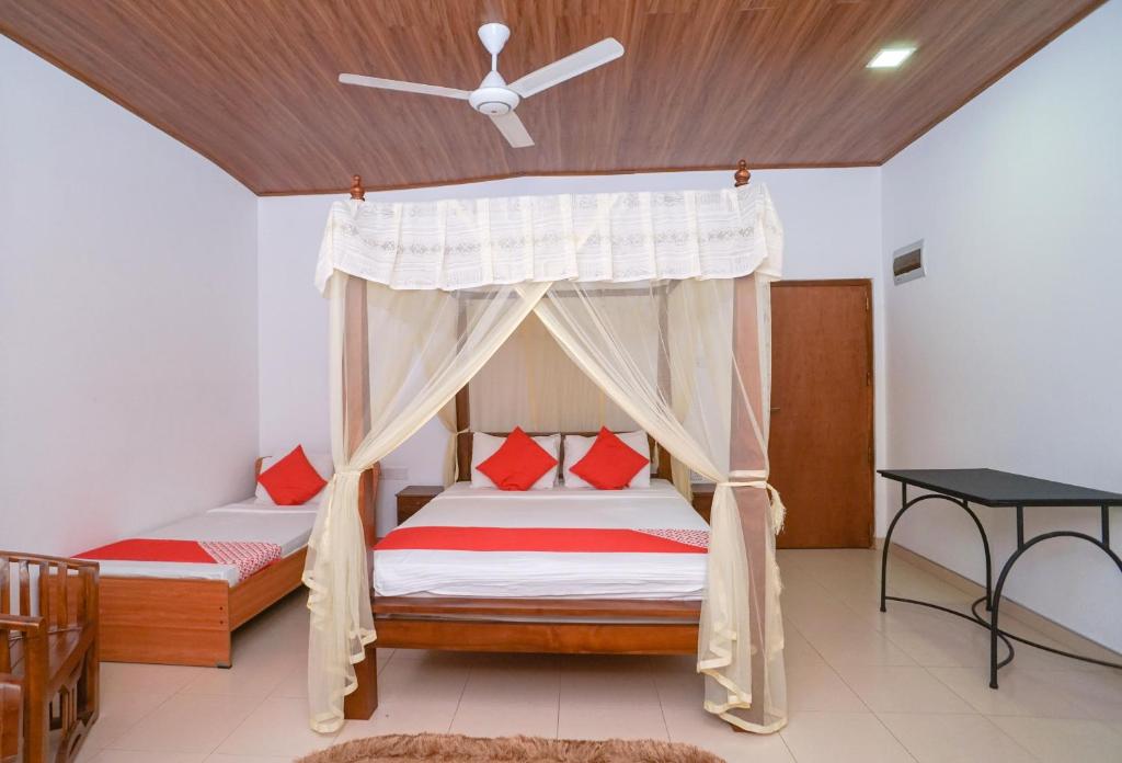 Hotel Mirissa Regent photo