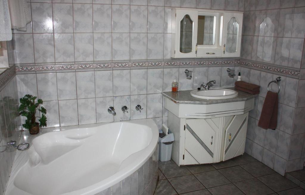 Eagles Nest Lodge photo
