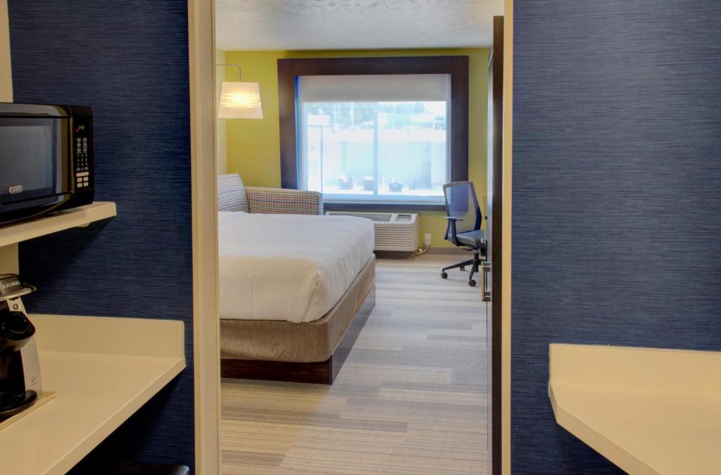 Holiday Inn Express Hotel & Suites Le Mars photo