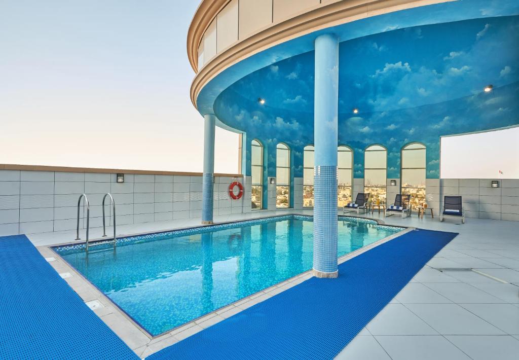 Swimming pool, TIME Express Al Khan in Sharjah