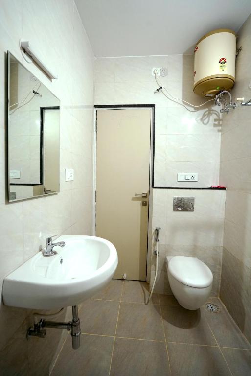 Castle JP Service Apartments photo