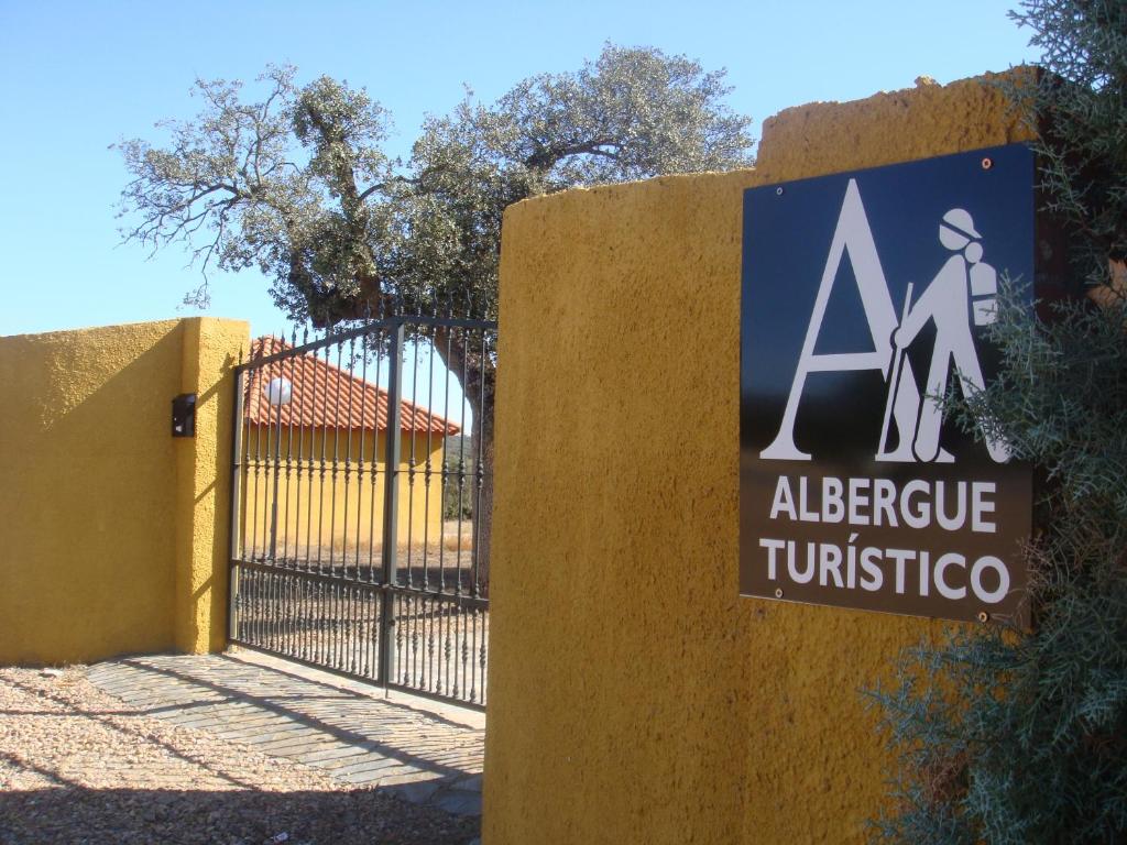 ALBERGUE TURISTICO DE CORNALVO — Hotel in Trujillanos