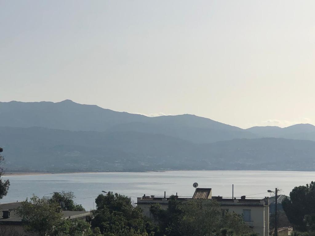 Bel appartement f3 vue sur le golfe d’ajaccio - 4
