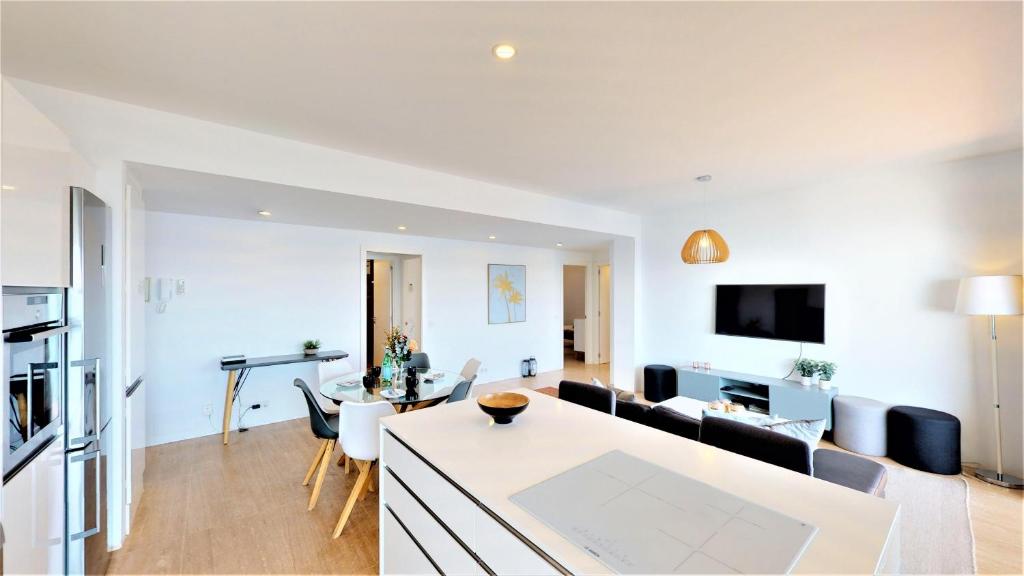 Olimpo - Fuengirola Beachfront Newly Renovated Apartment - 5