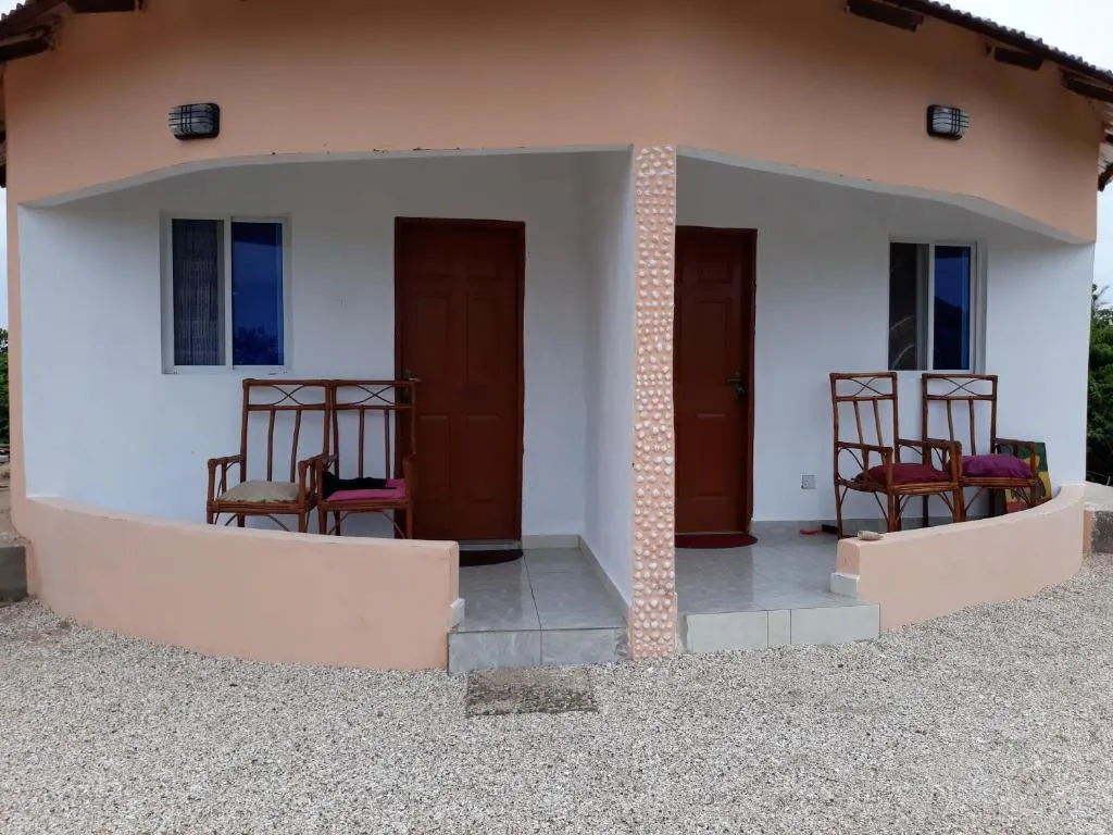 Kinkiliba Beach Lodge，位于Sanyang的酒店