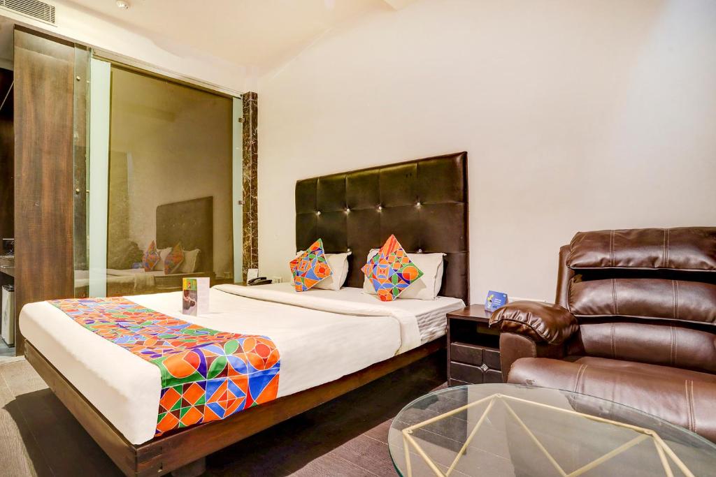 Hotel Orbion Mall Road photo